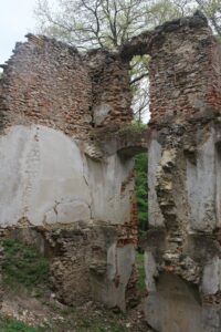 PRVÁ ČASŤ: porovnávačky PRED a PO. Kláštor pred.