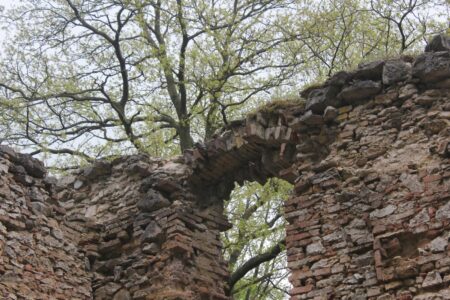 PRVÁ ČASŤ: porovnávačky PRED a PO. Kláštor pred.